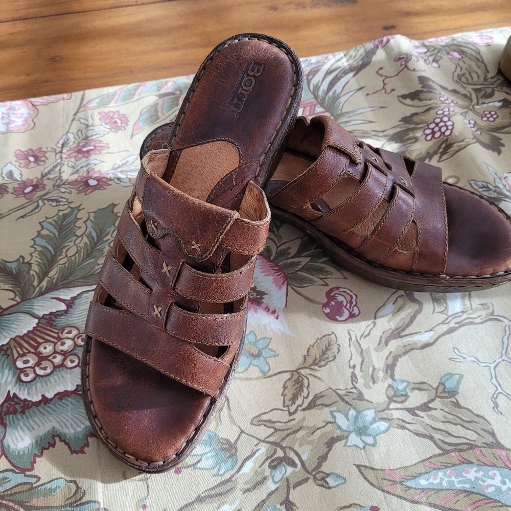 Born sandals